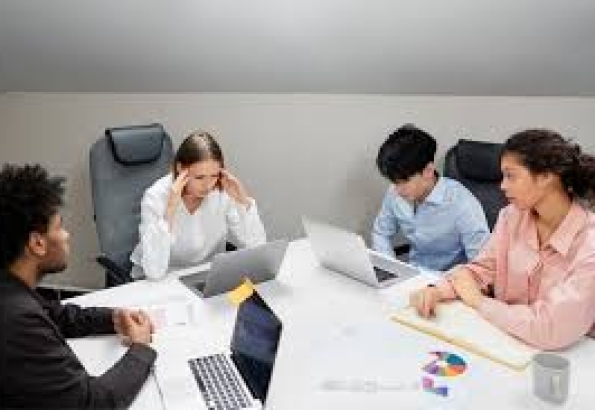 Những khó khăn trong việc thực hiện theo các quy định mới về quản lý, sử dụng chung cư theo Luật Nhà ở số 27/2023/QH15 và các văn bản hướng dẫn.