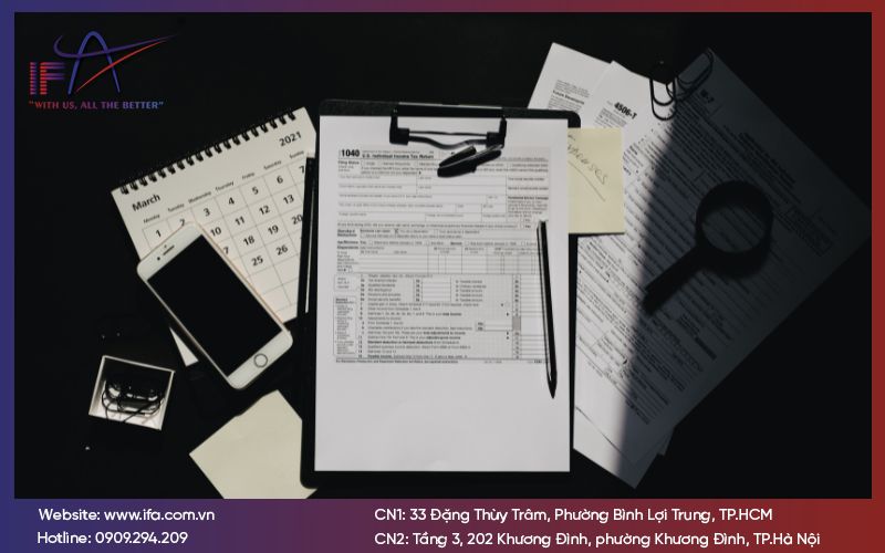 Kiểm soát sổ sách kế toán và cân đối số liệu cuối năm