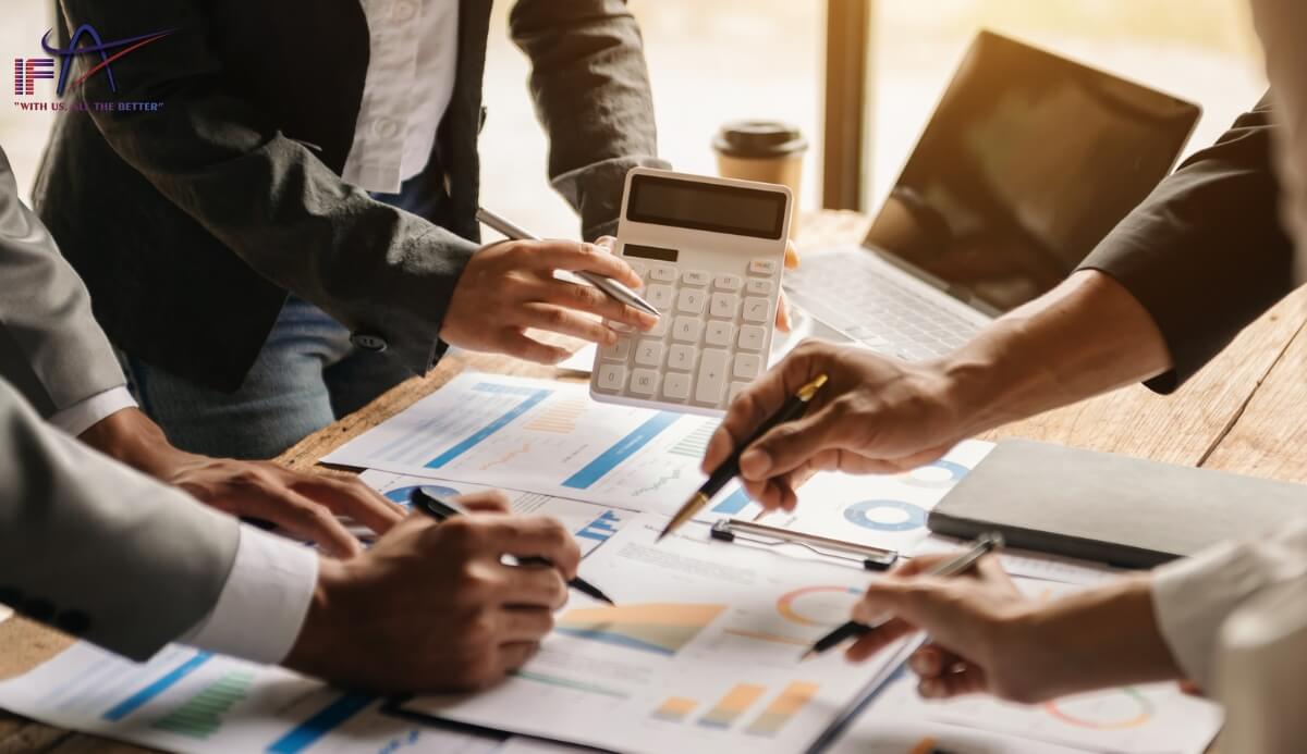 Cuộc họp kiểm tra báo cáo tài chính định kỳ là nền tảng quan trọng để đánh giá hiệu quả kinh doanh