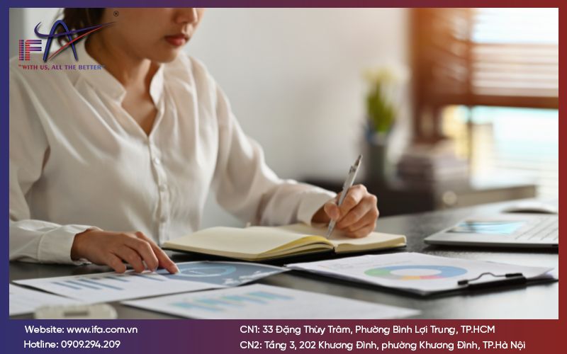 Bước 5: Theo dõi công nợ phải thu từ khách hàng