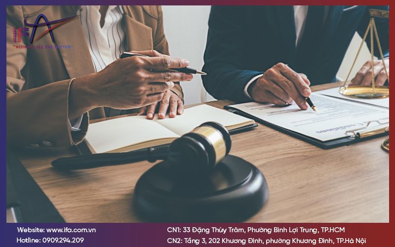 Rủi ro pháp lý từ tuân thủ pháp luật và quy định ngành